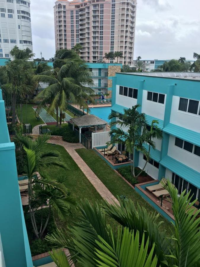 Surf Rider Resort 폼파노 비치 외부 사진
